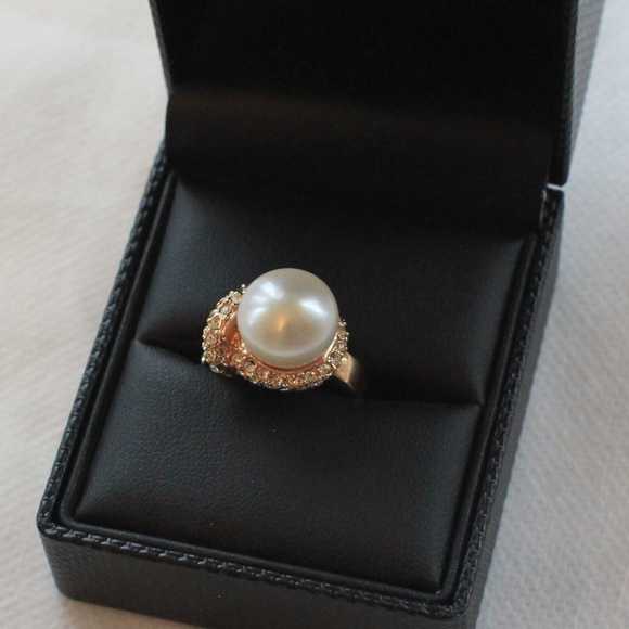 Gold Ring with Pearl and Stone Clusters - Picture 1 of 3